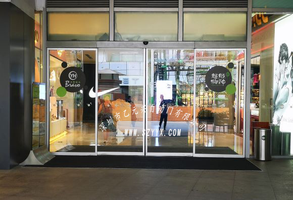 商场玻璃平移麻豆爱爱视频