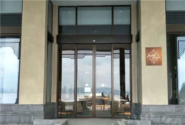 餐厅豪华玻璃自动麻豆蜜桃69无码专区在线